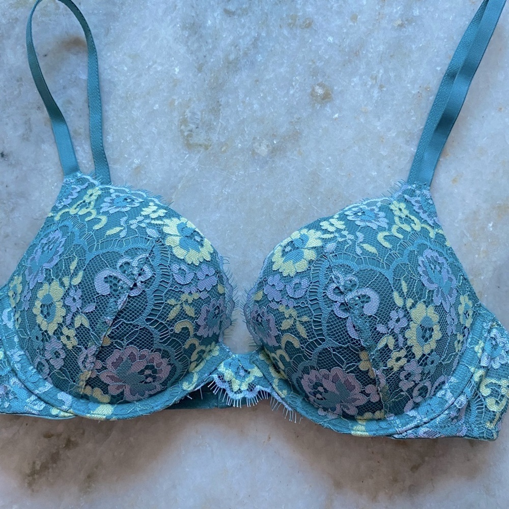 New Victorias Secret Push up Bra 34B